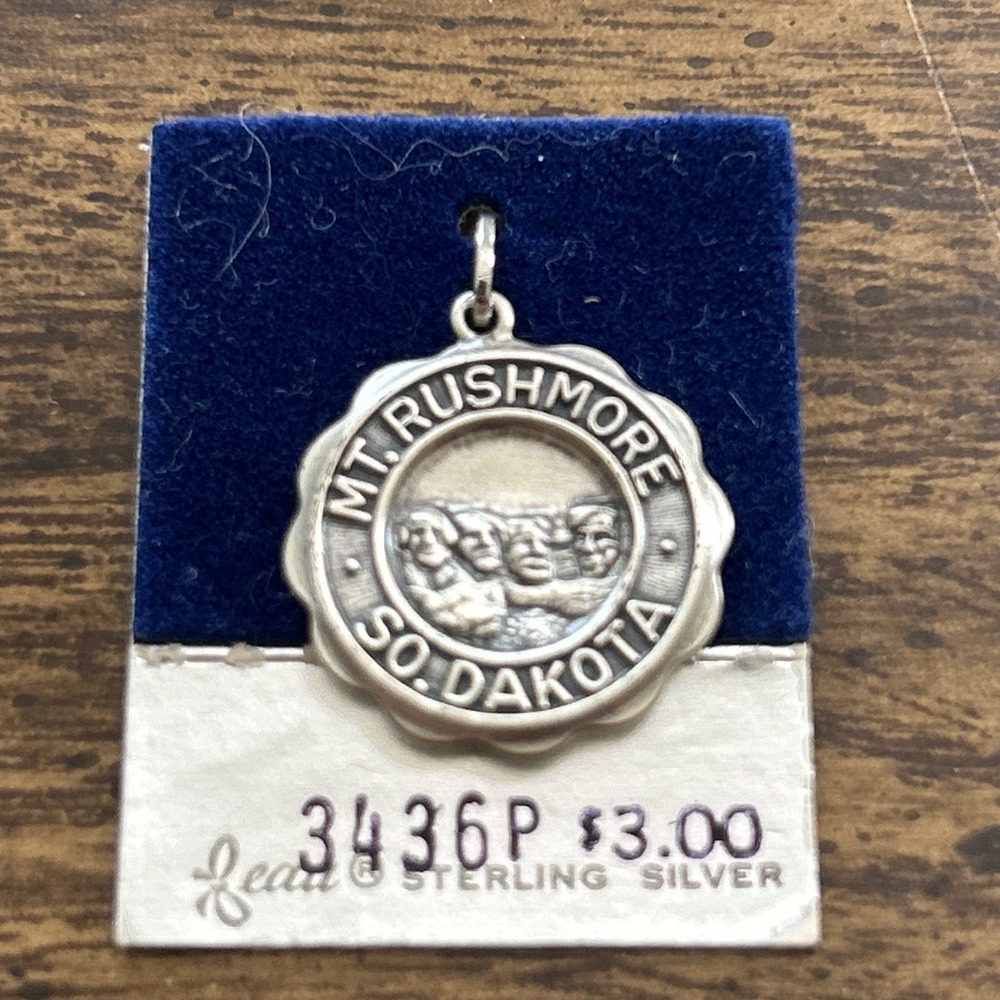 Vintage Beau Sterling Silver Mount Rushmore South Dakota Souvenir Charm